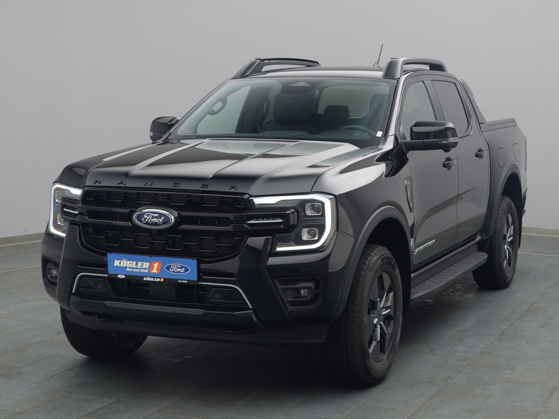 Ford Ranger DoKa Stormtrak in schwarz