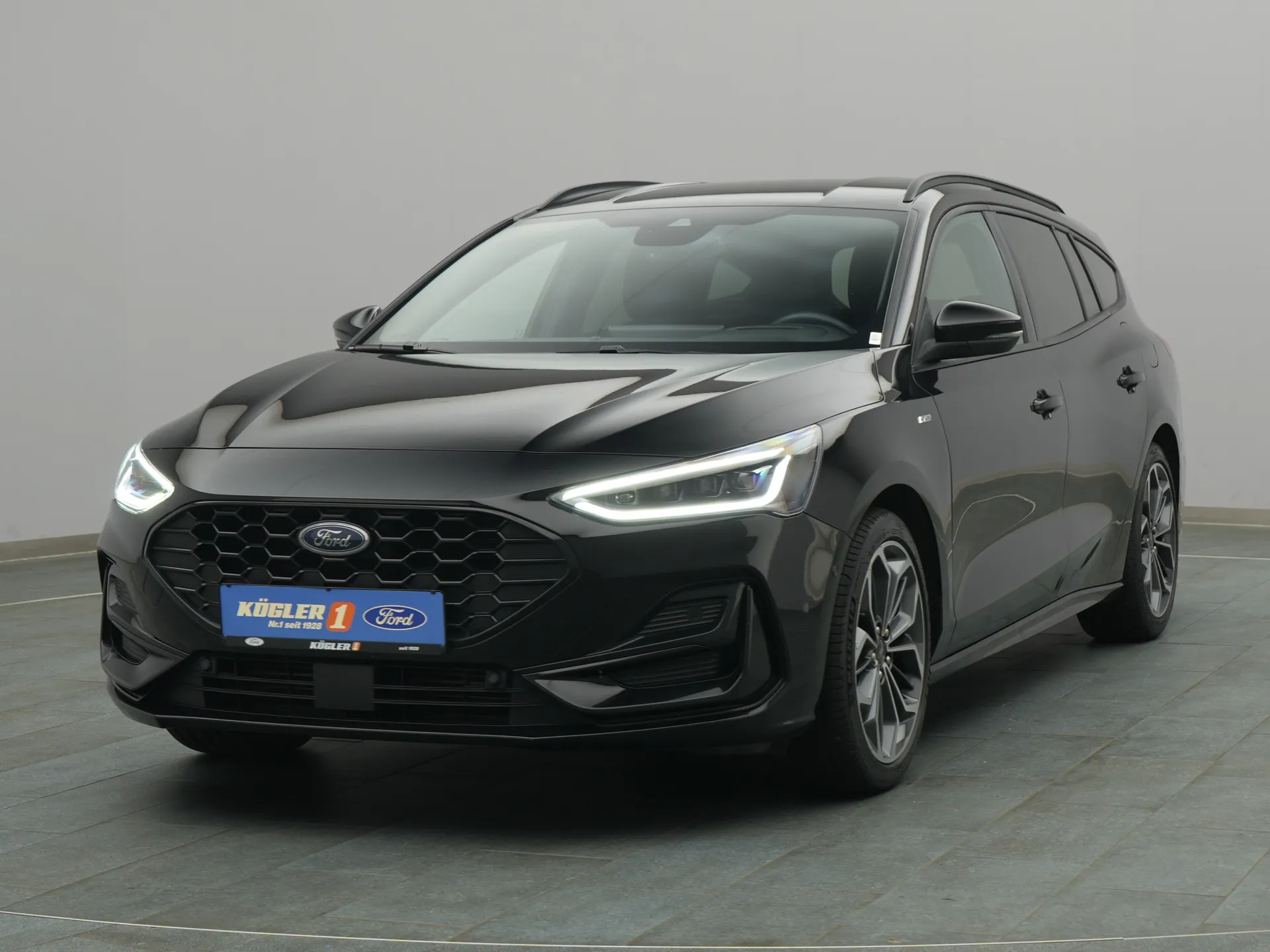 Ford Focus ST-Line X in schwarz