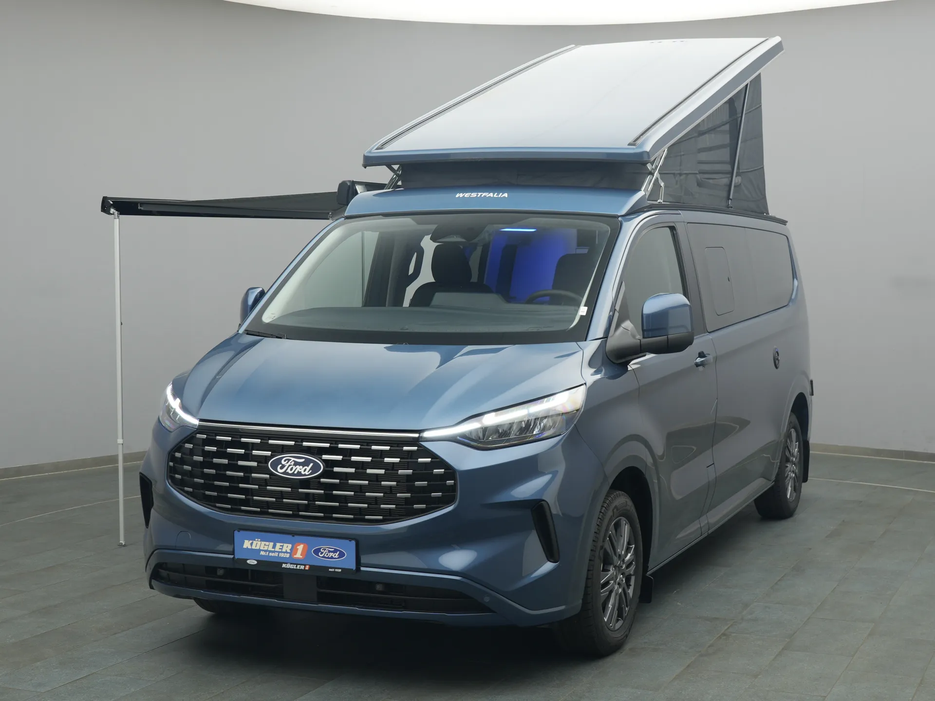 Ford Nugget in blau