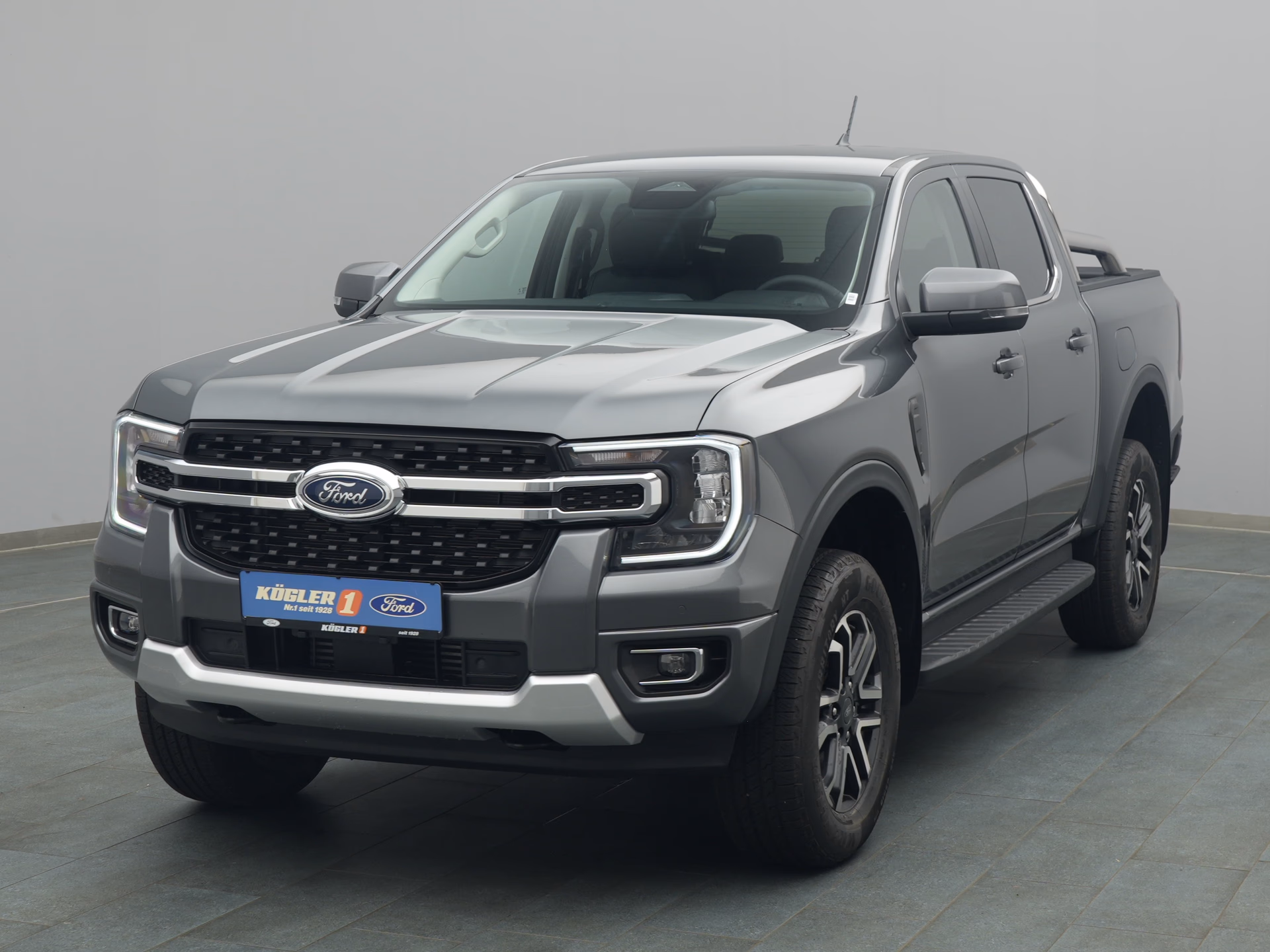 Ford Ranger DoKa Limited in grau