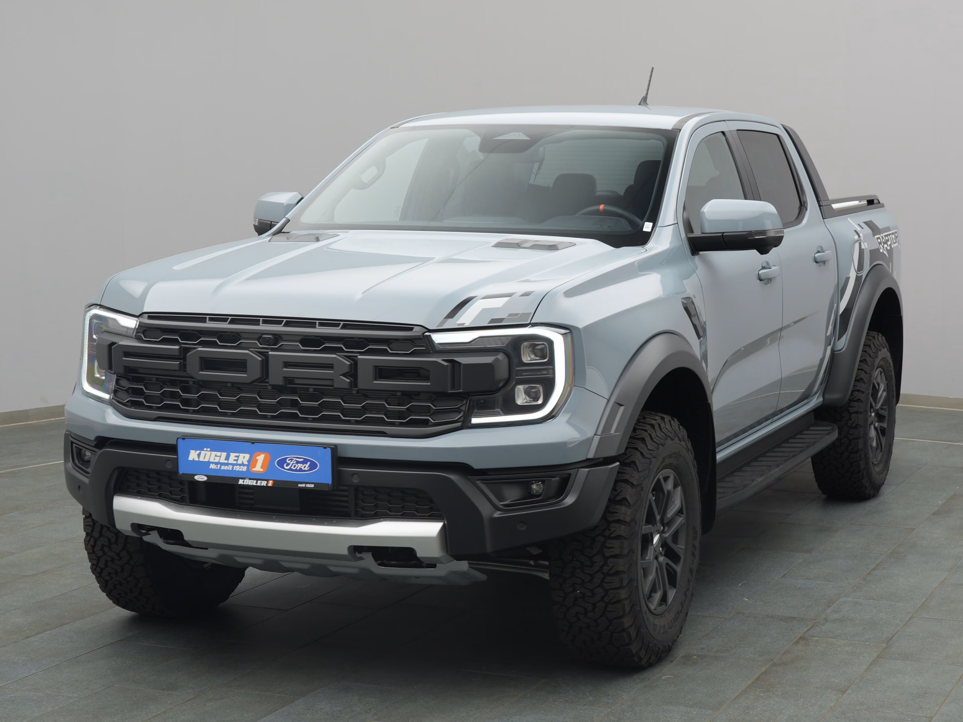 Ford Ranger Raptor in grau