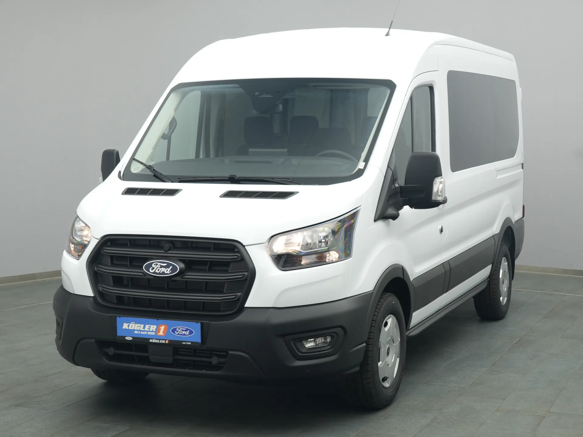 Ford Transit Kombi in weiss