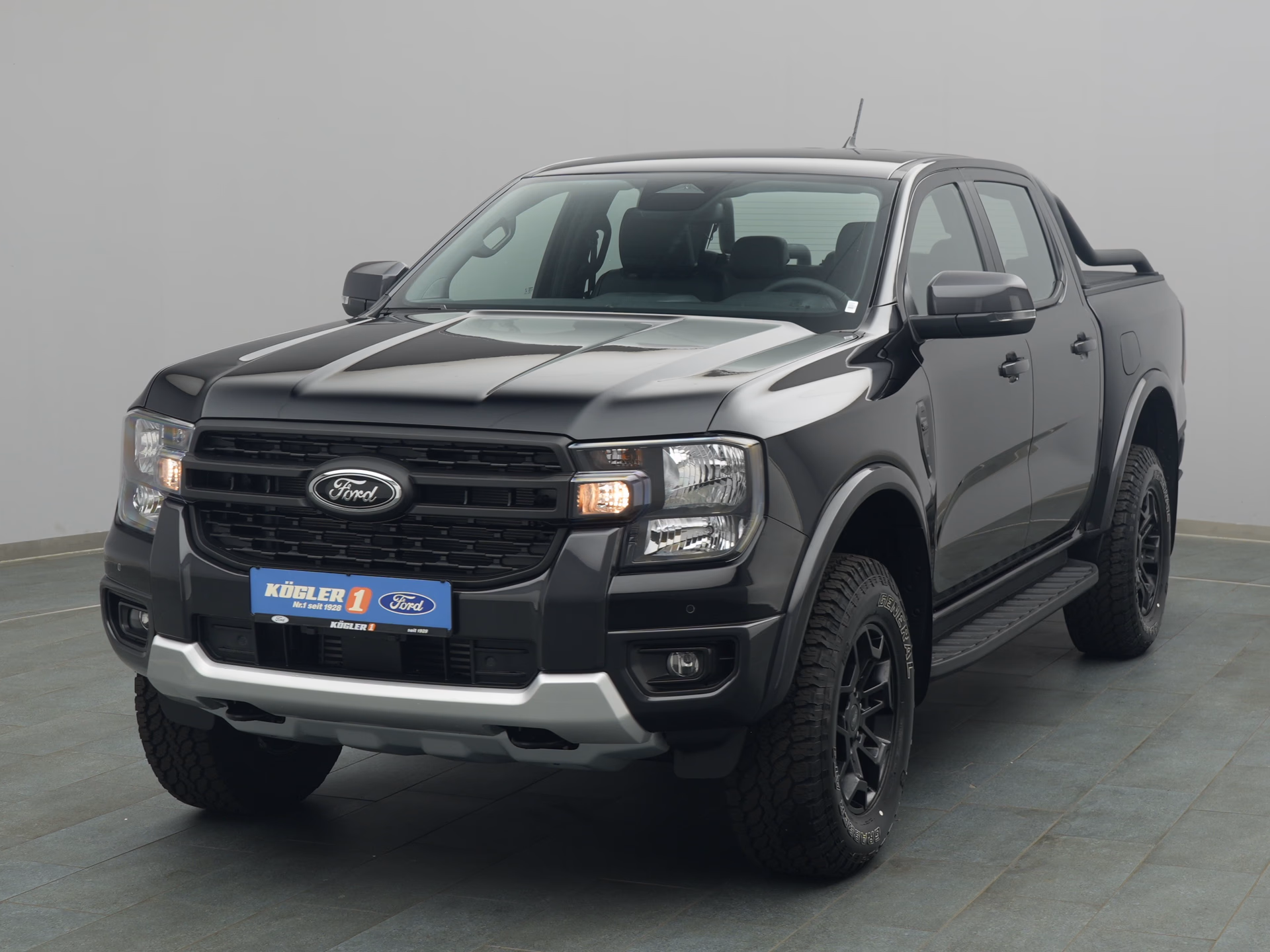 Ford Ranger DoKa Tremor in schwarz