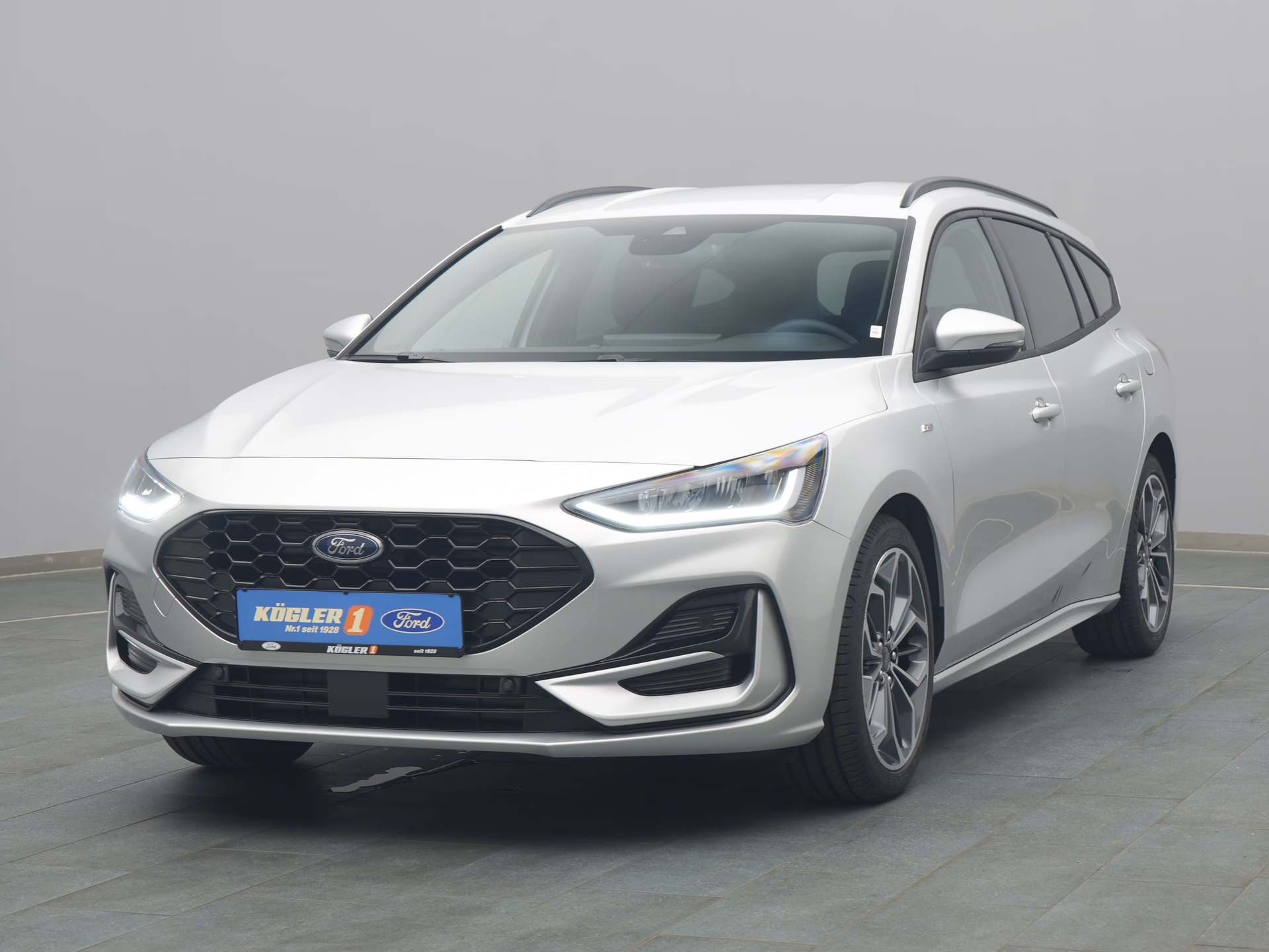 Ford Focus ST-Line X in silber