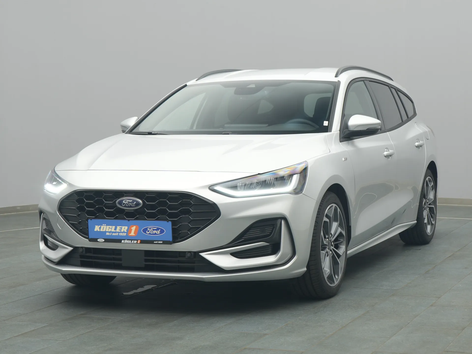 Ford Focus ST-Line X in silber