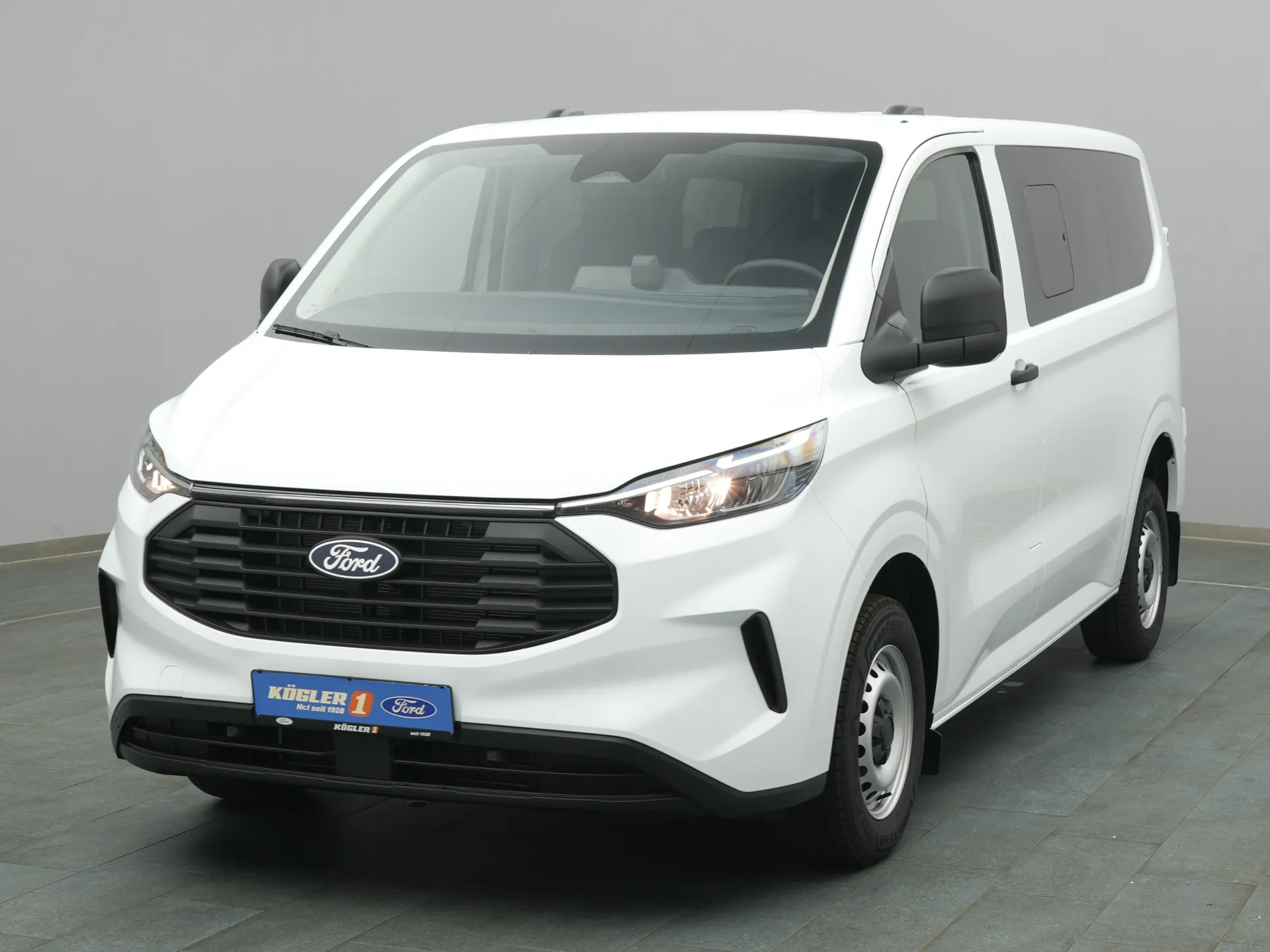 Ford Transit Custom Kombi in weiss