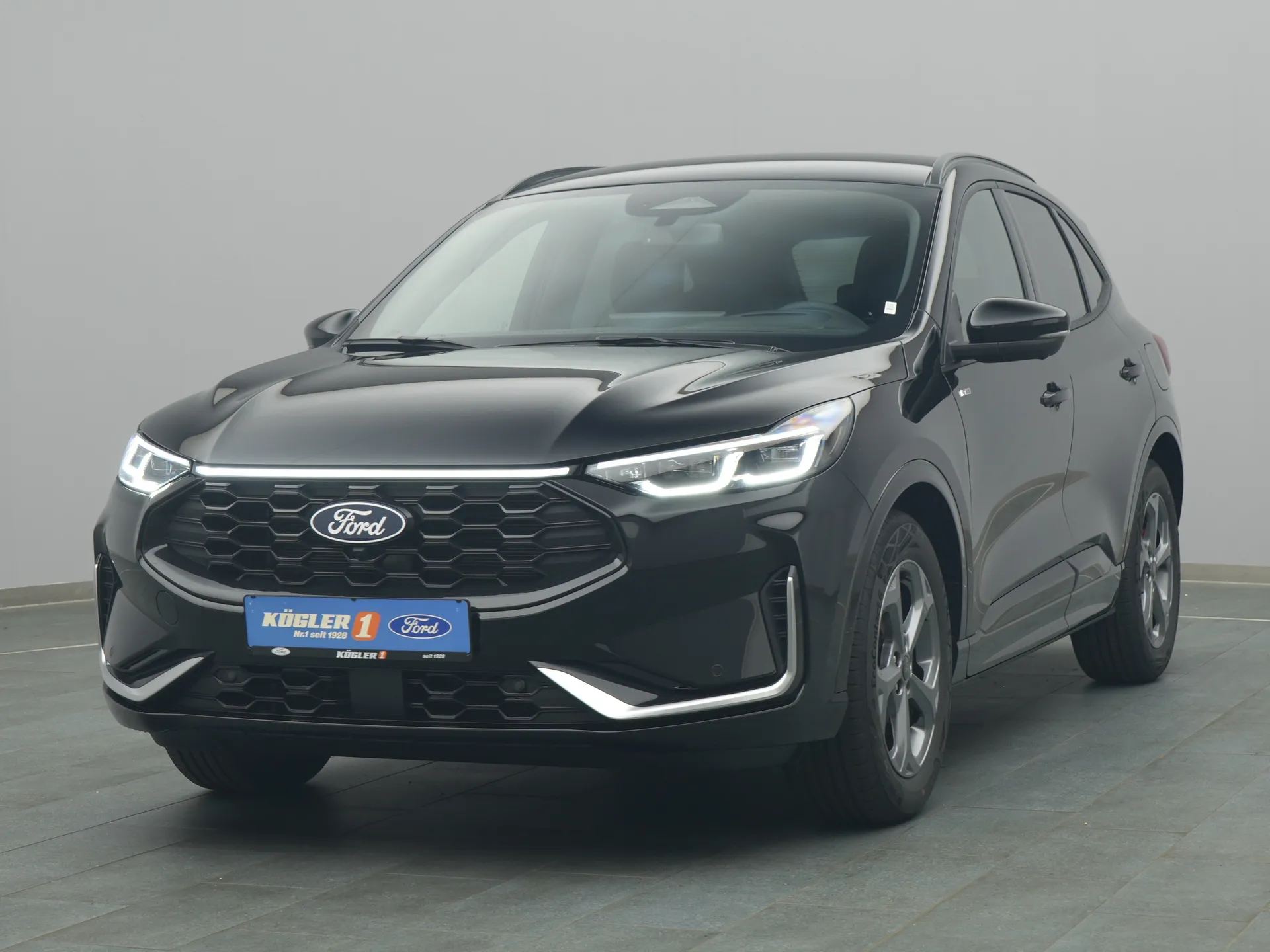 Ford Kuga ST-Line X in schwarz