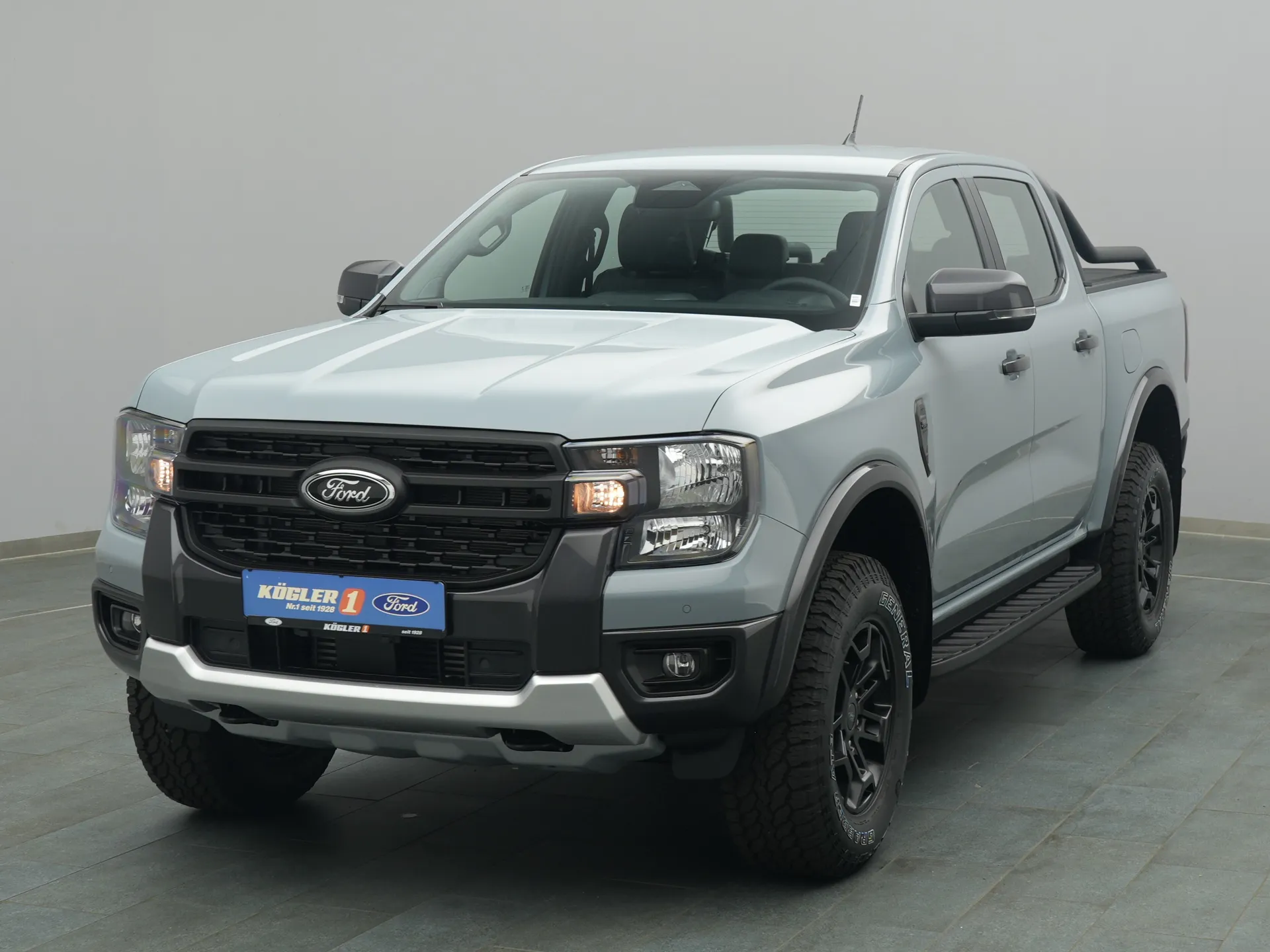 Ford Ranger DoKa Tremor in grau