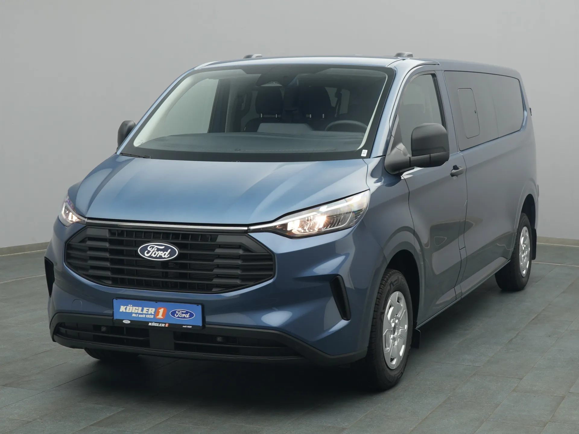 Ford Transit Custom Kombi in blau