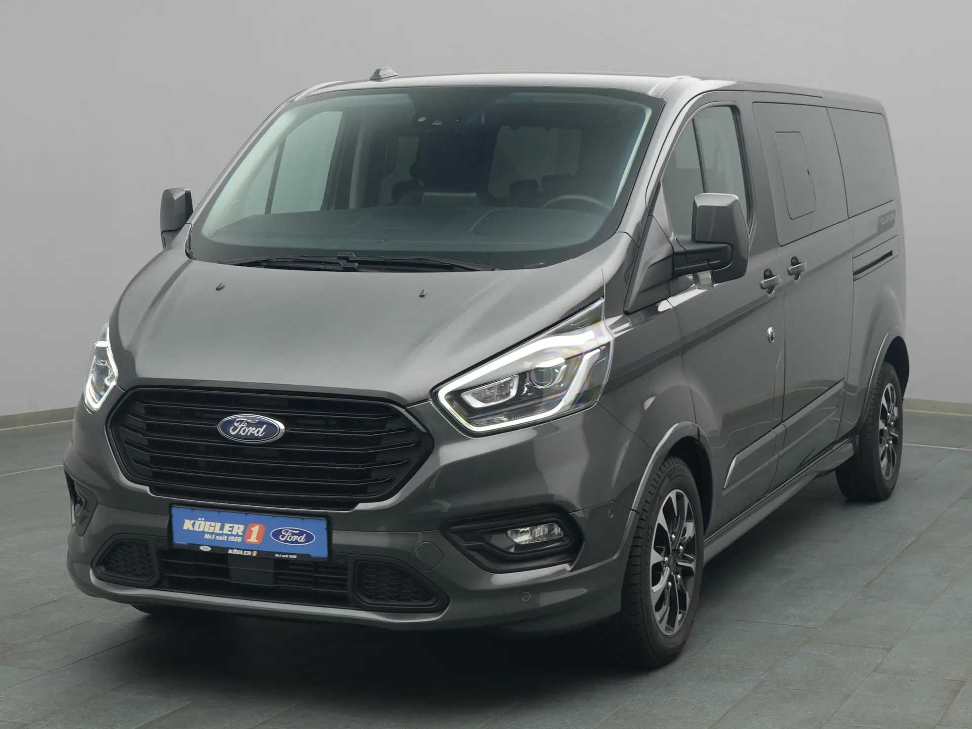Ford Tourneo Custom in grau