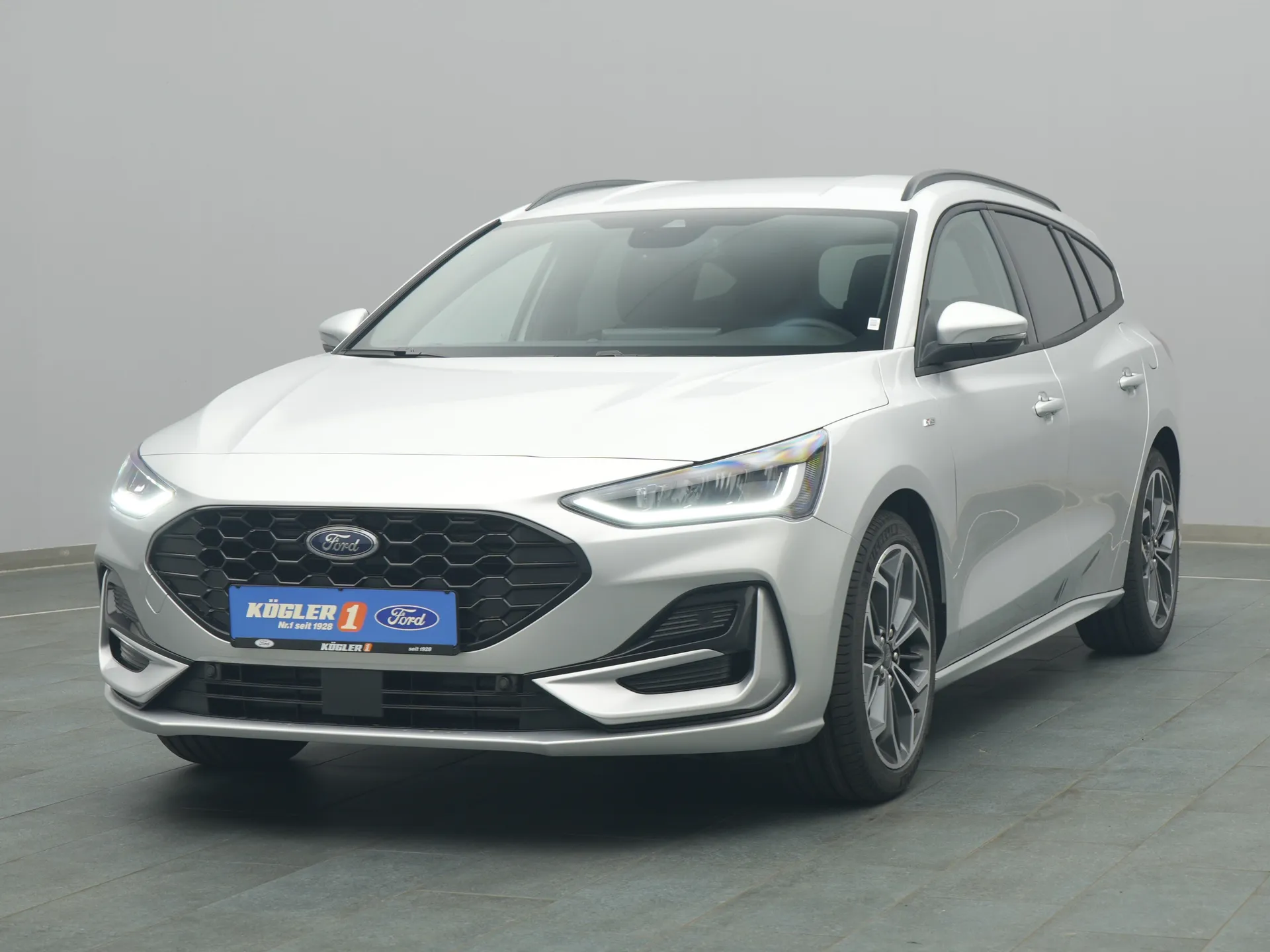 Ford Focus ST-Line X in silber