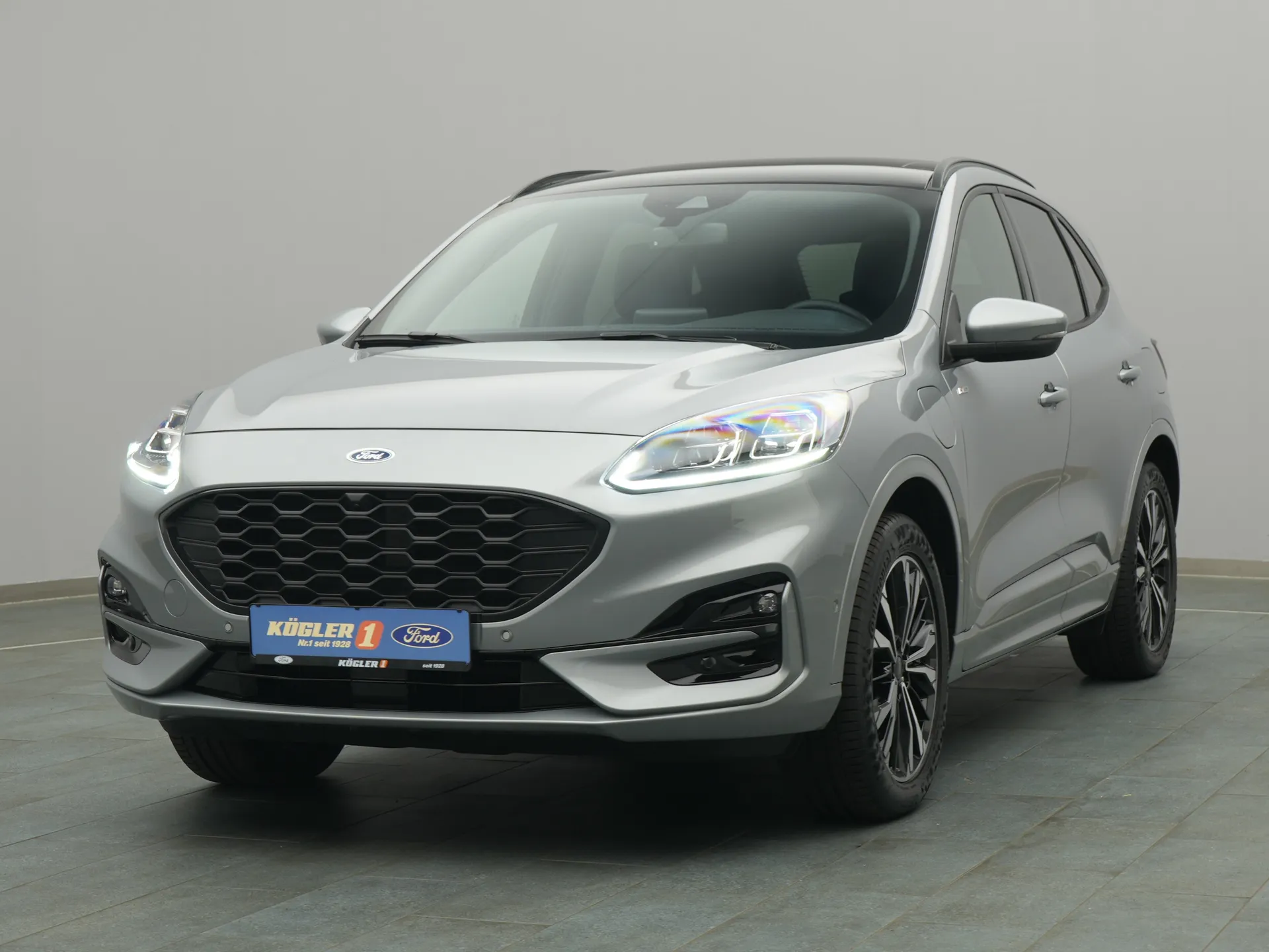 Ford Kuga ST-Line X in silber