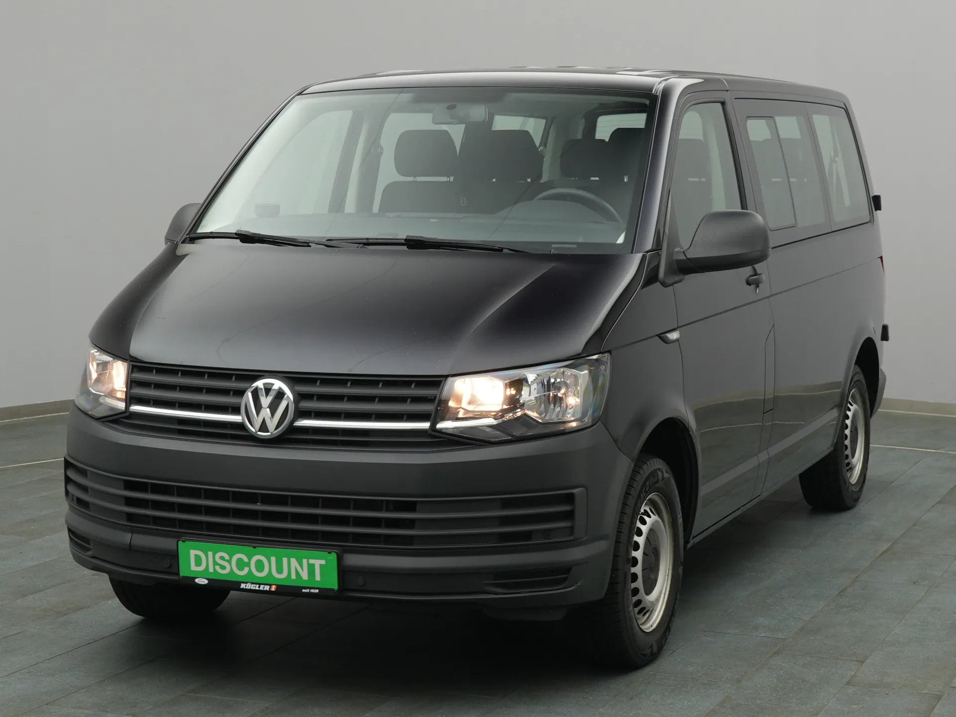 VW T6 in schwarz