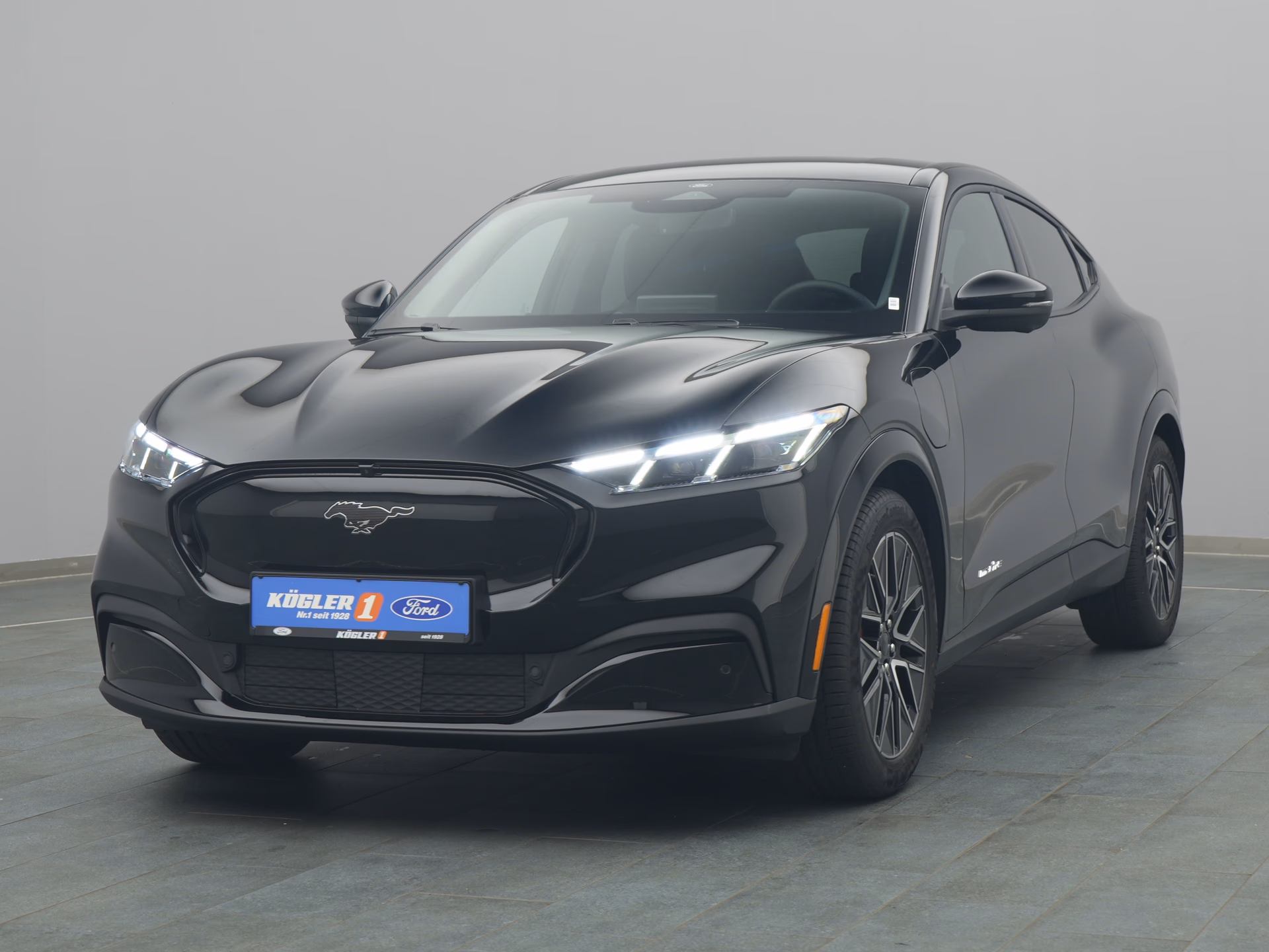 Ford Mustang Mach-E in schwarz