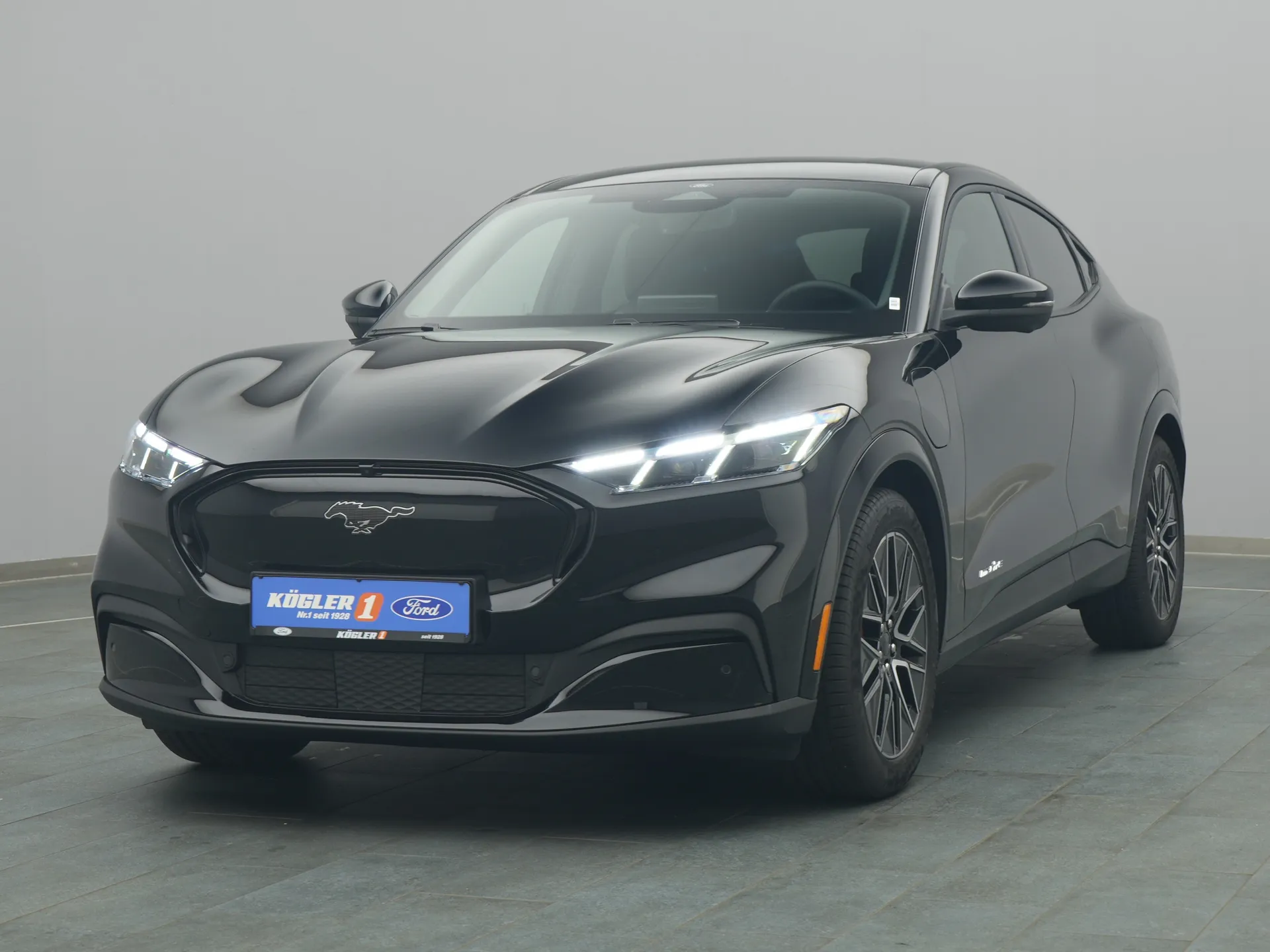 Ford Mustang Mach-E in schwarz