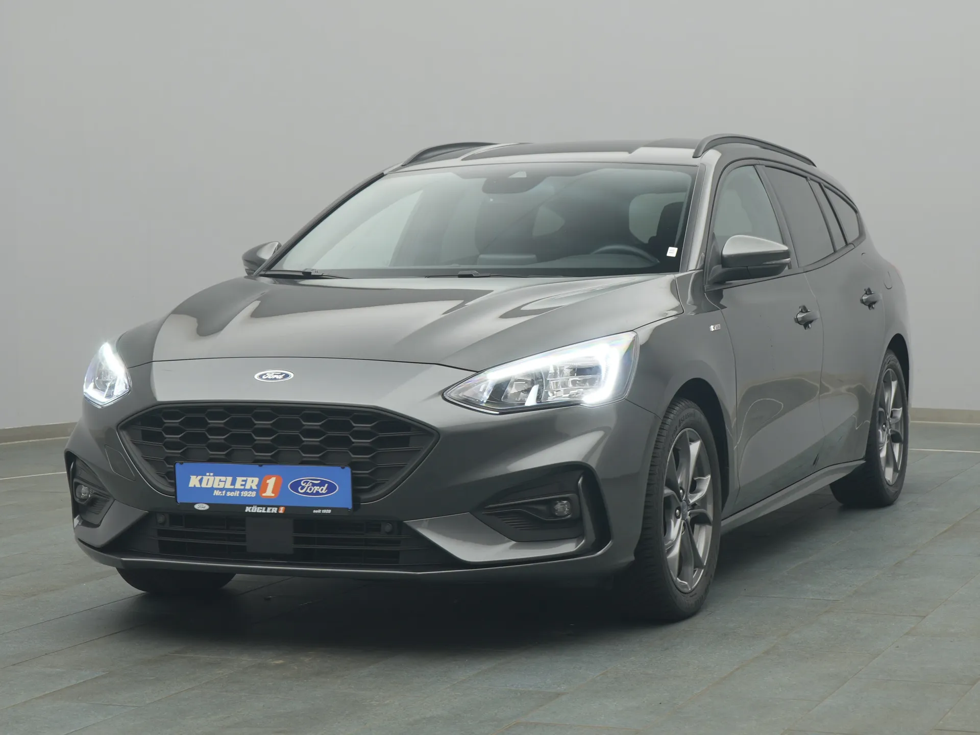 Ford Focus ST-Line in grau