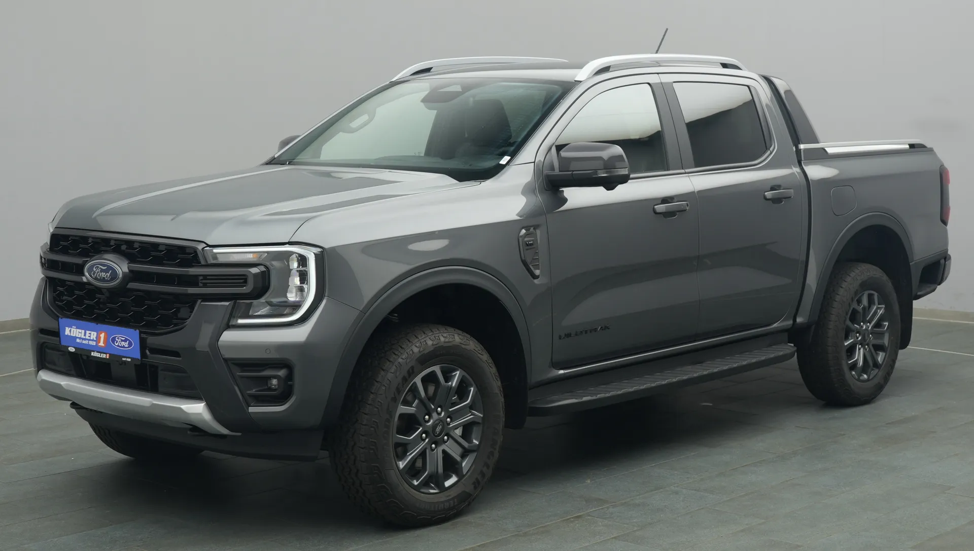 Ford Ranger DoKa Wildtrak in grau