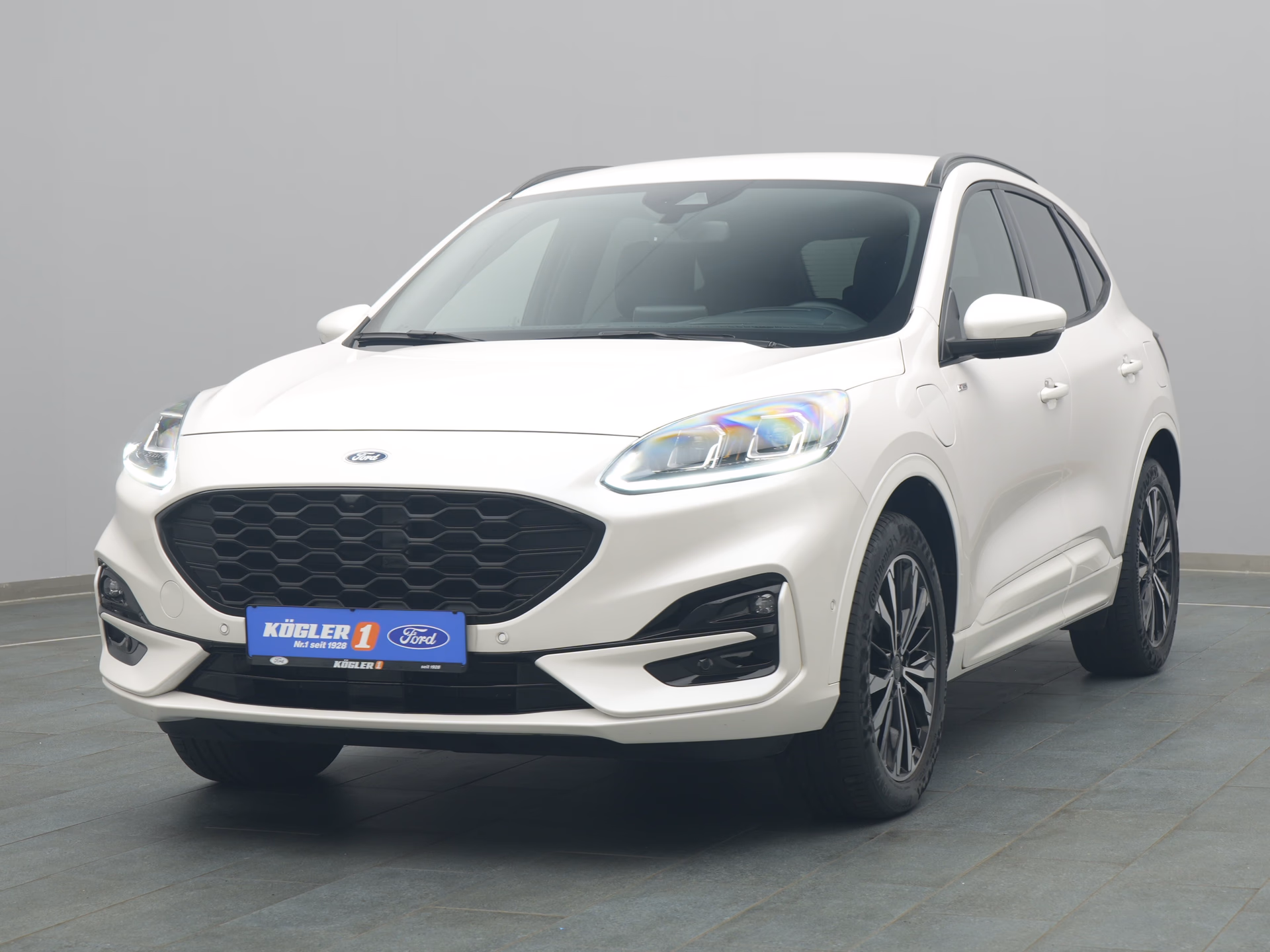Ford Kuga ST-Line X in weiss