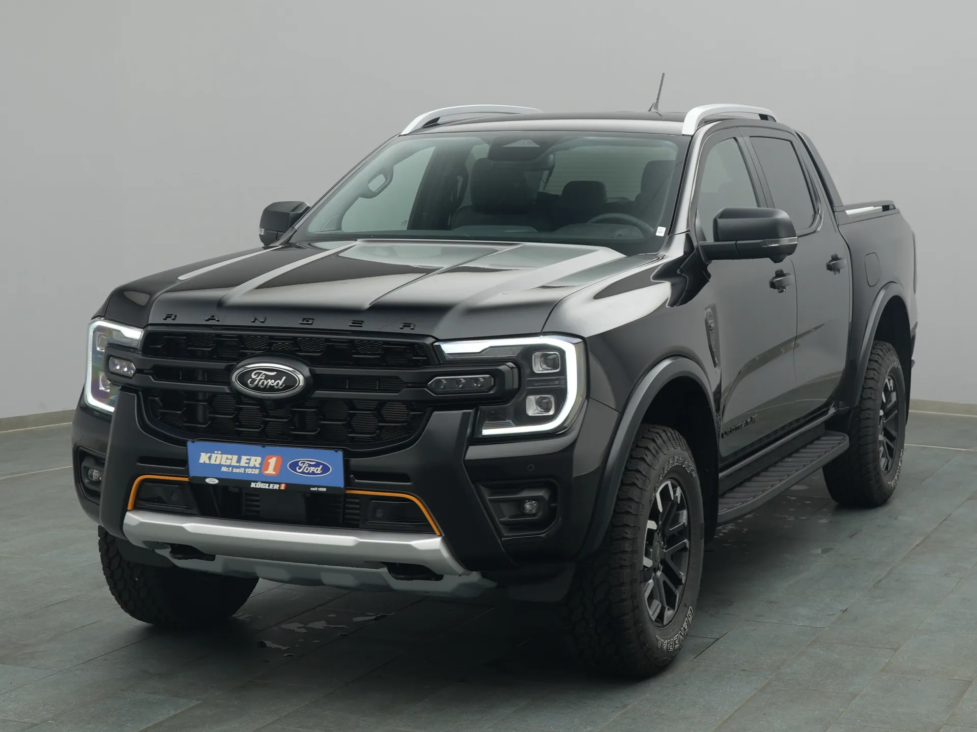 Ford Ranger DoKa Wildtrak X in schwarz