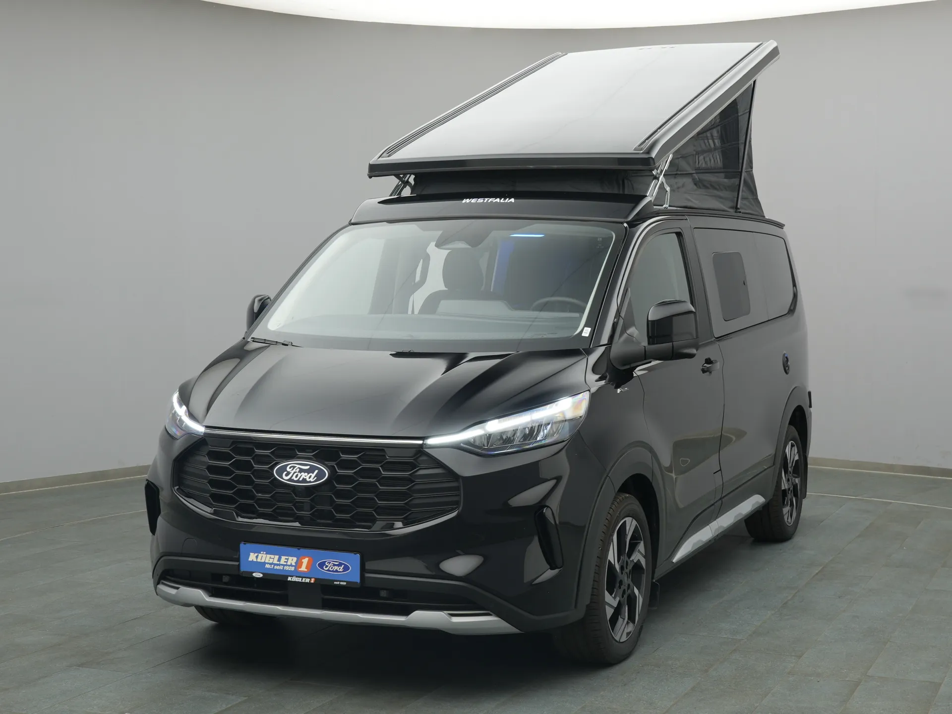 Ford Nugget in schwarz