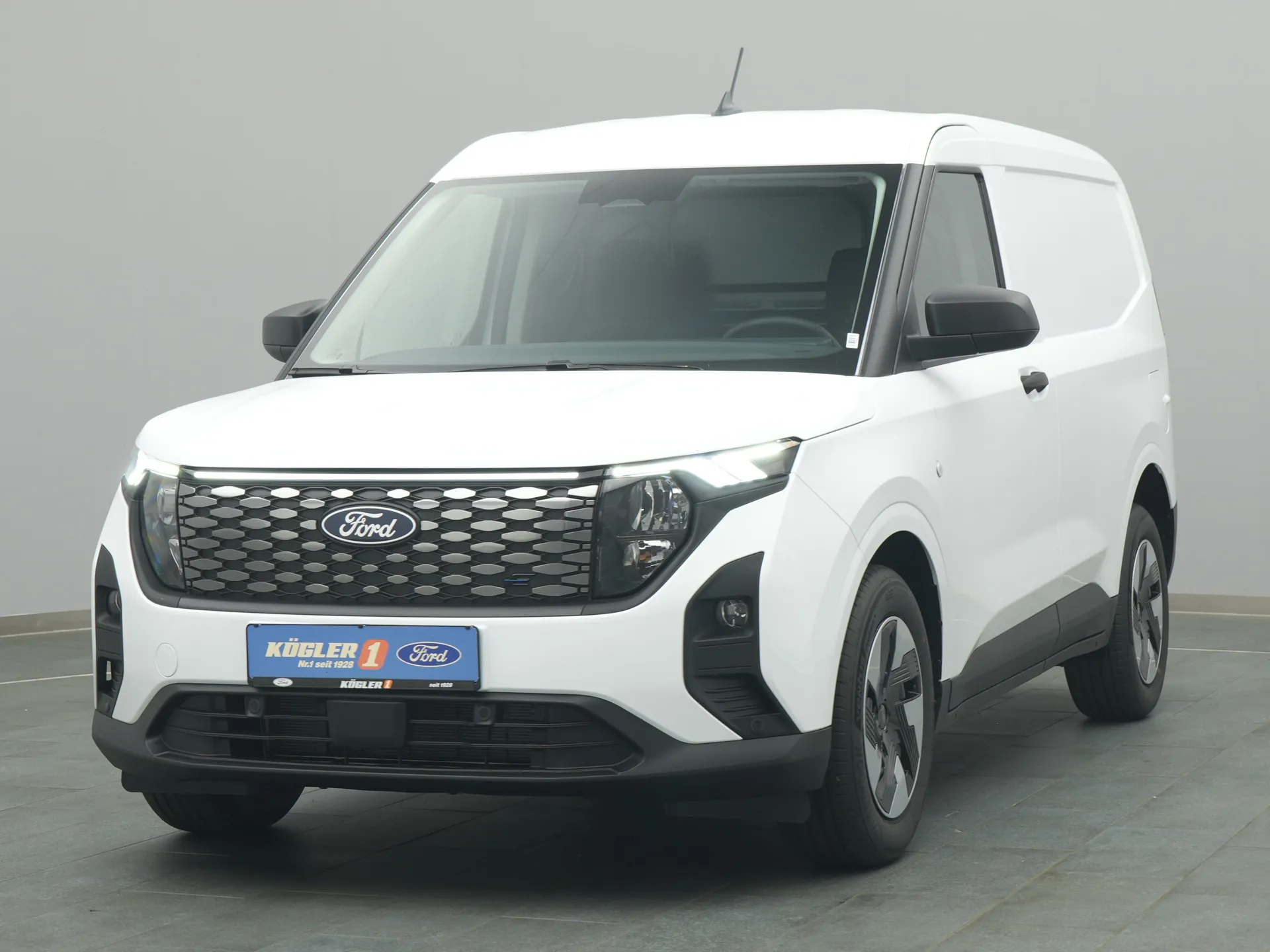 Ford Transit Courier Kasten in weiss