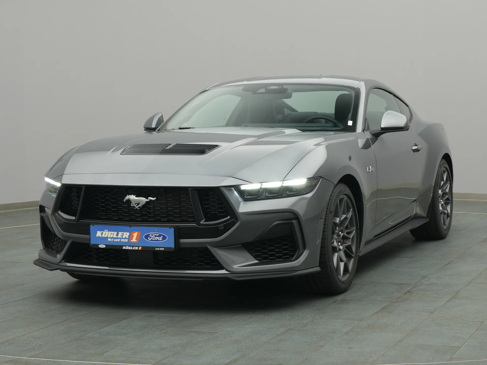 Ford Mustang GT in grau