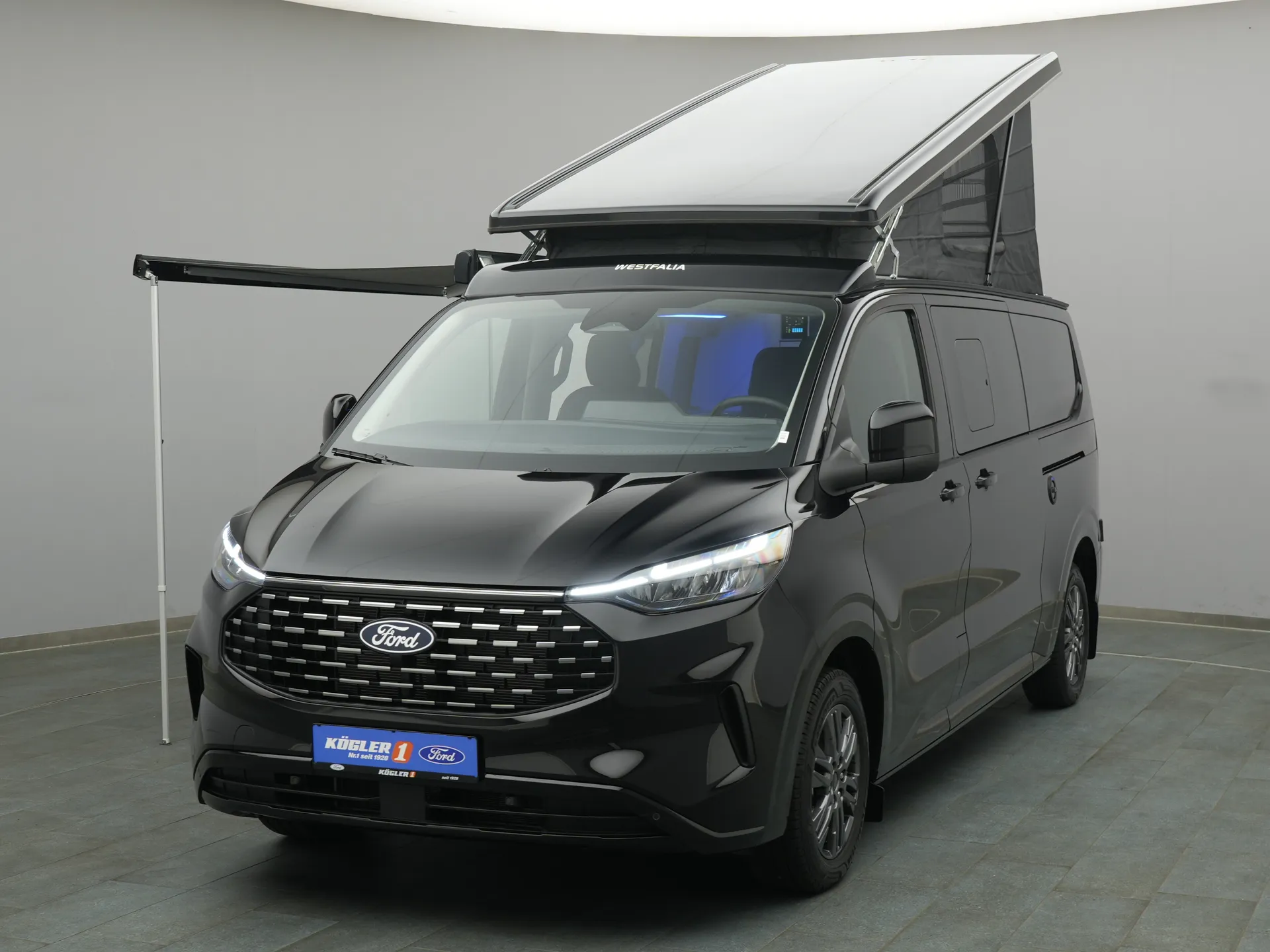 Ford Nugget in schwarz