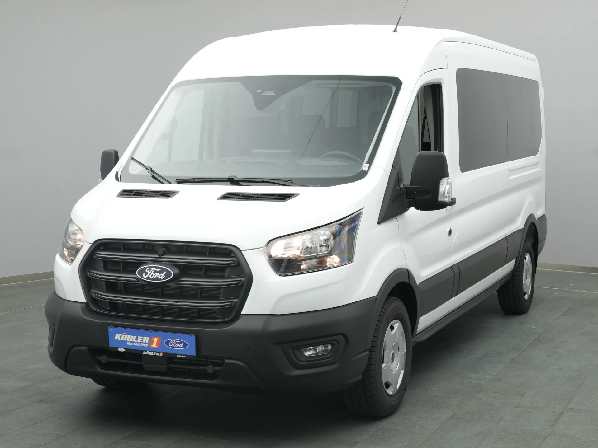 Ford Transit Kombi in weiss