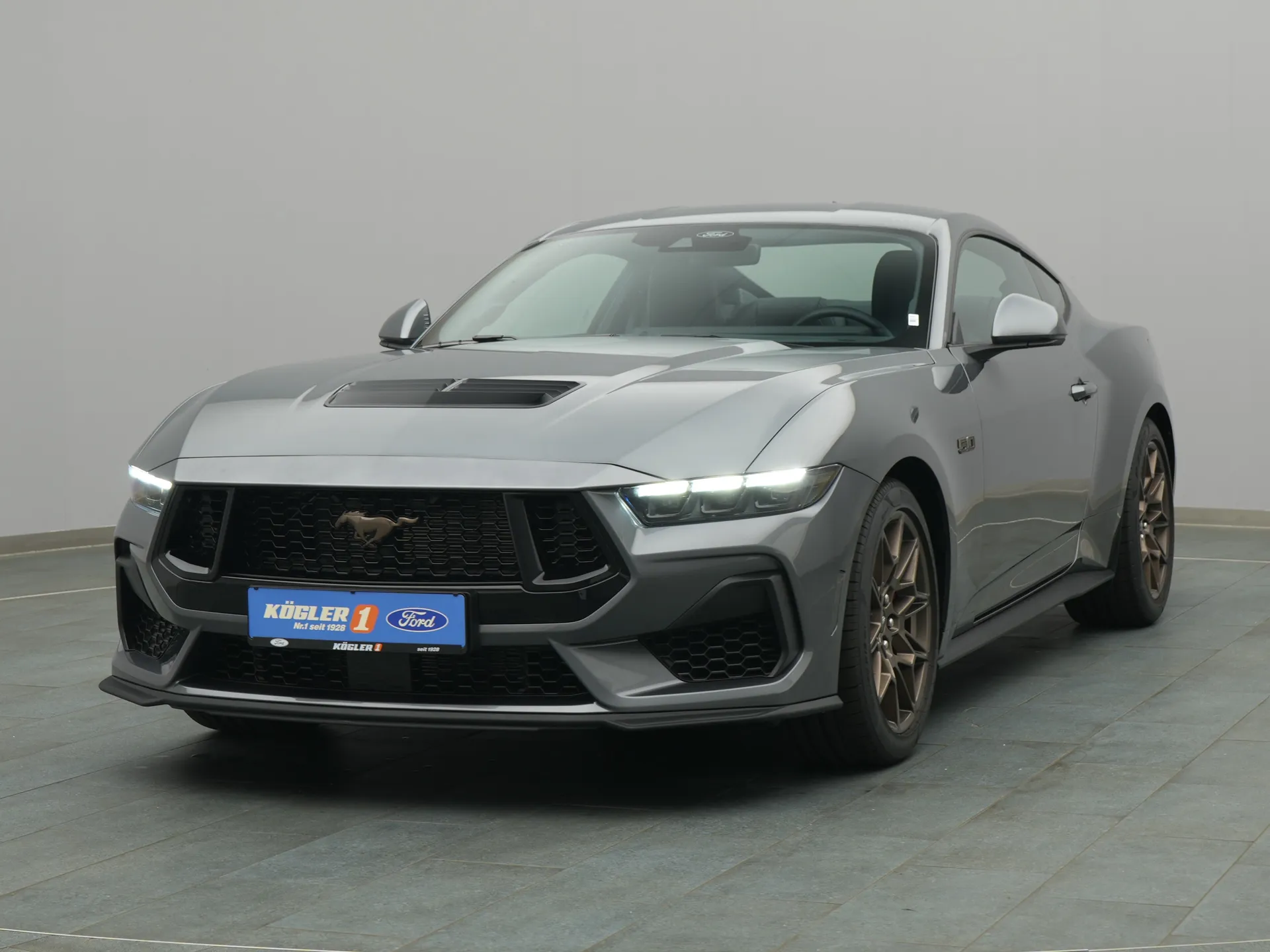 Ford Mustang GT in grau
