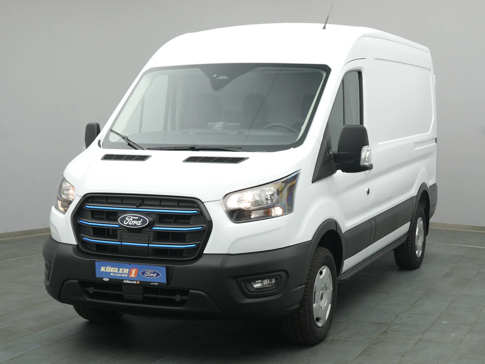 Ford E-Transit Kasten in weiss