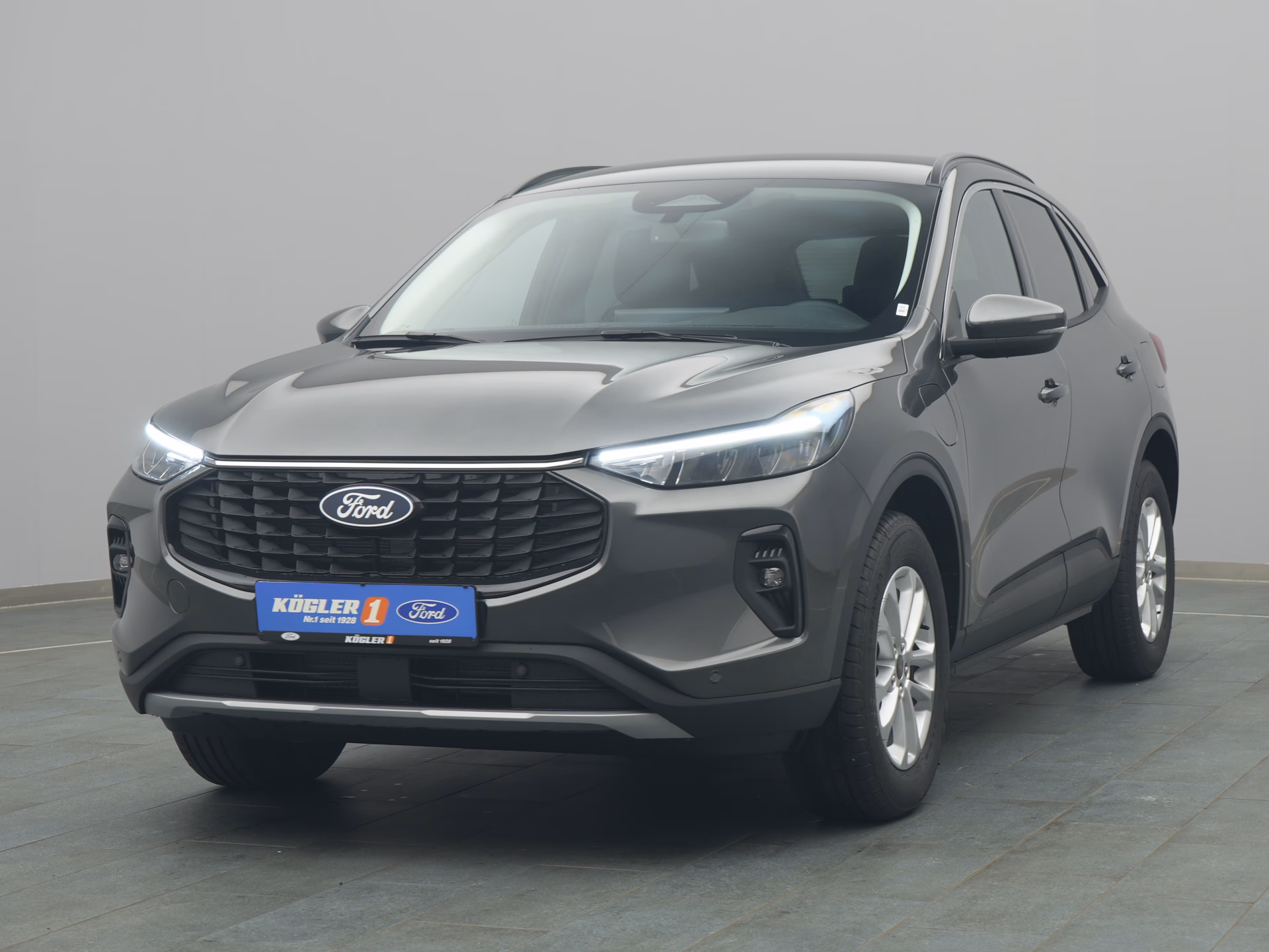 Ford Kuga Titanium in grau