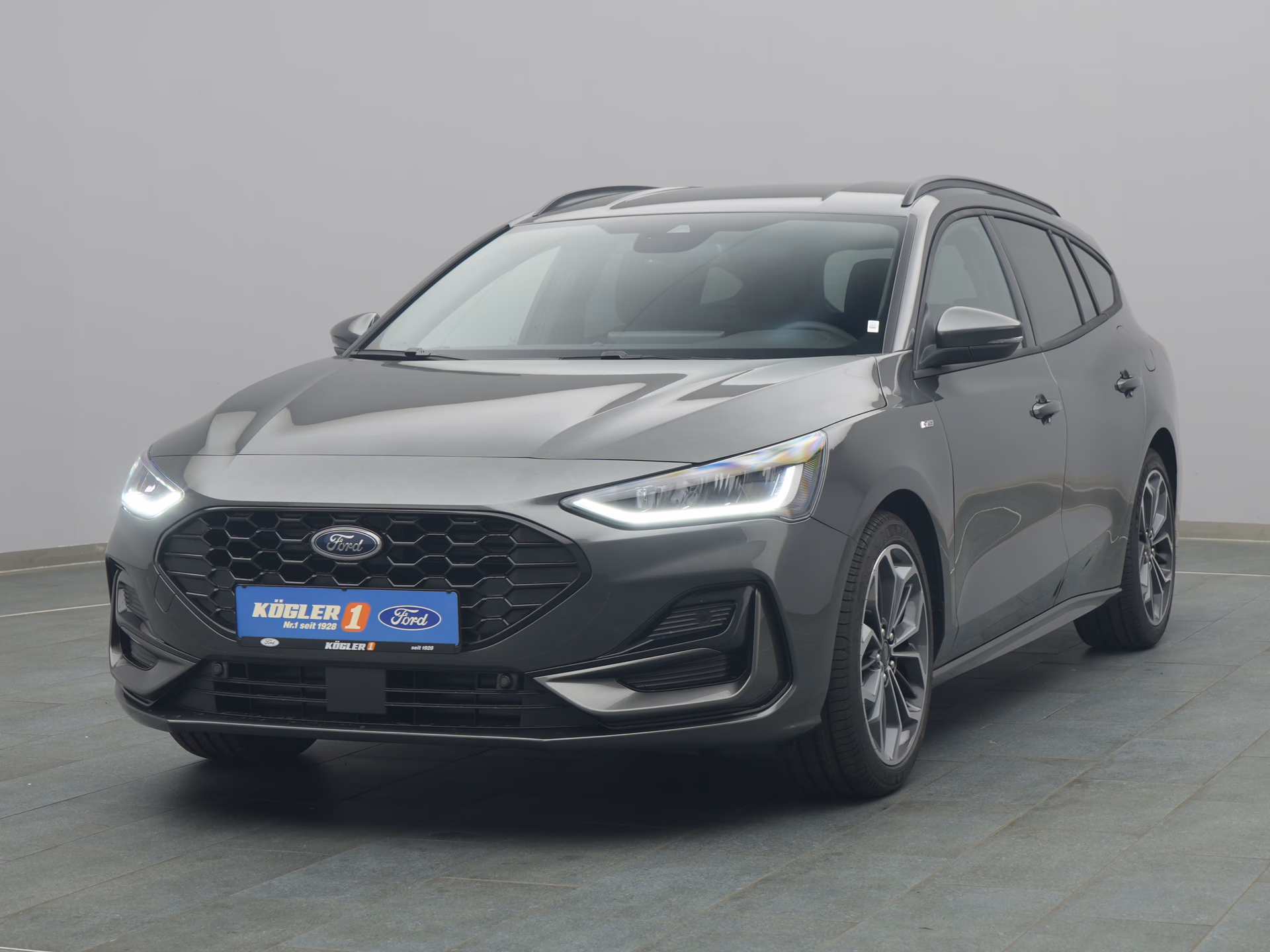Ford Focus ST-Line X in grau
