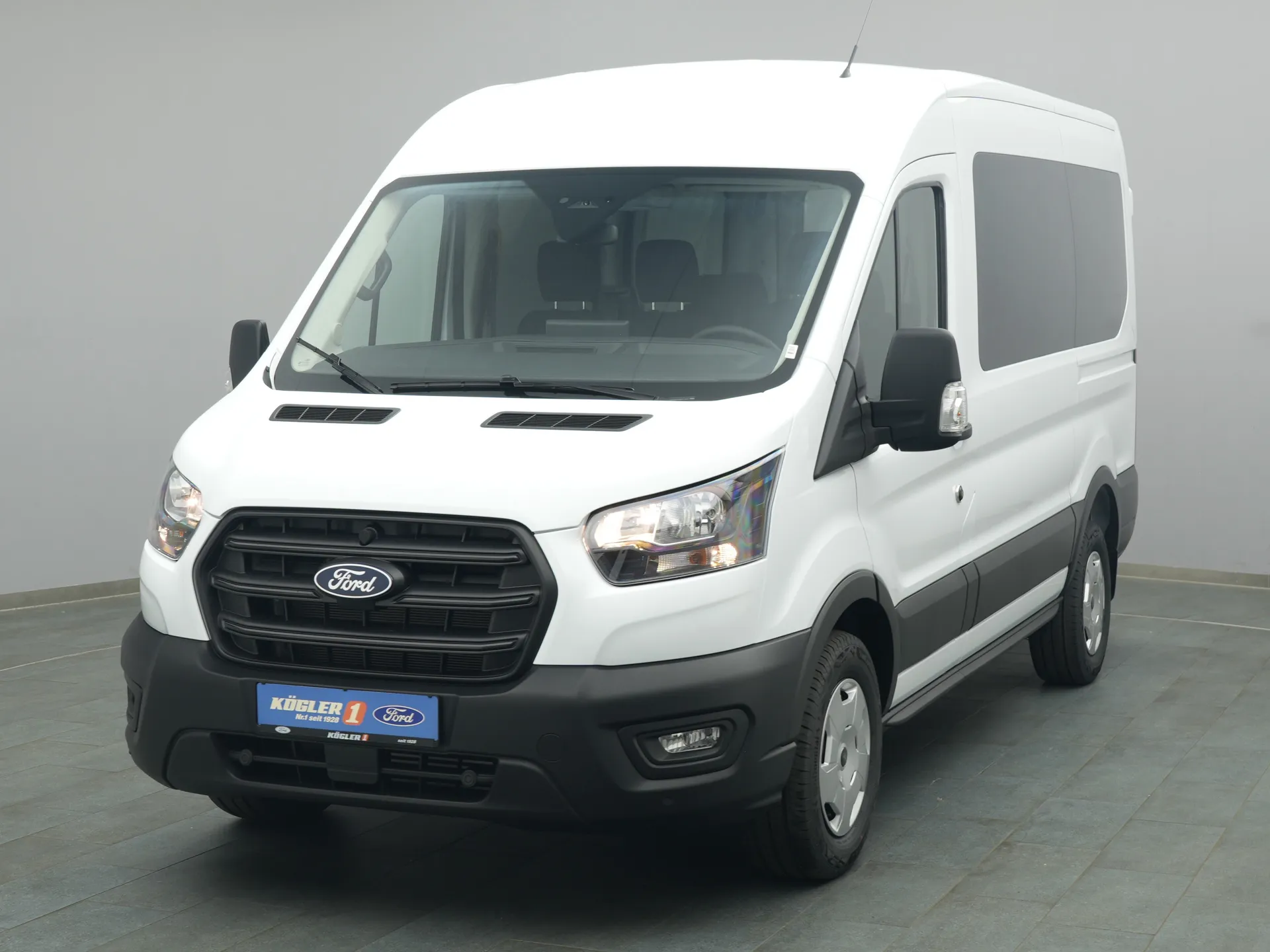 Ford Transit Kombi in weiss